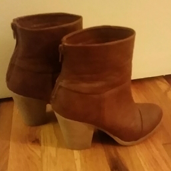 Shoes - Picture 4 of 4